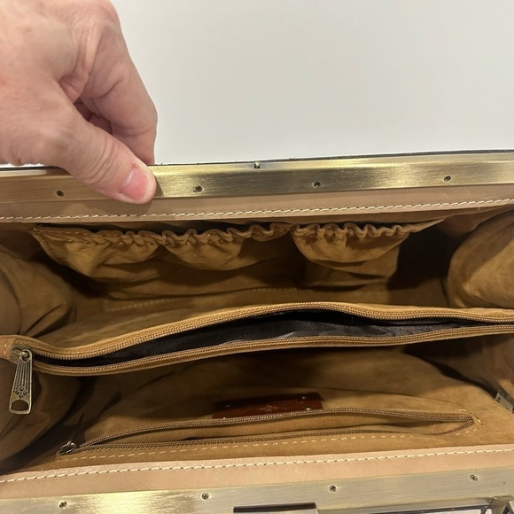 Patricia Nash CHAMBLY metal frame kisslock handle crossbody handbag - Picture 7 of 10